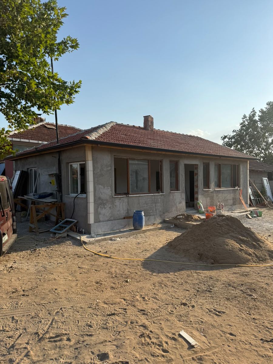 Müstakil evin sıva aşamasındaki dış cephesi
